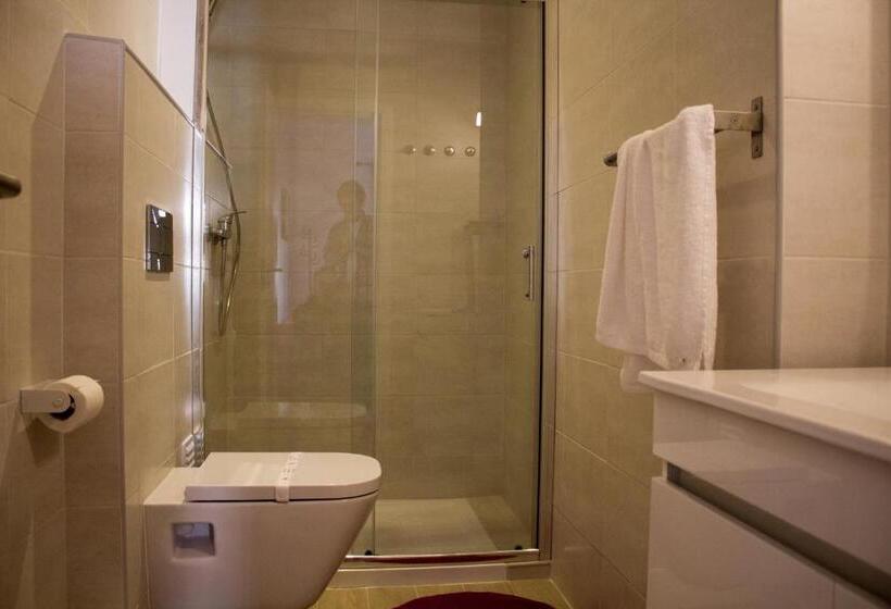 اتاق استاندارد سه نفره, Guest House Guerra Junqueiro Ii