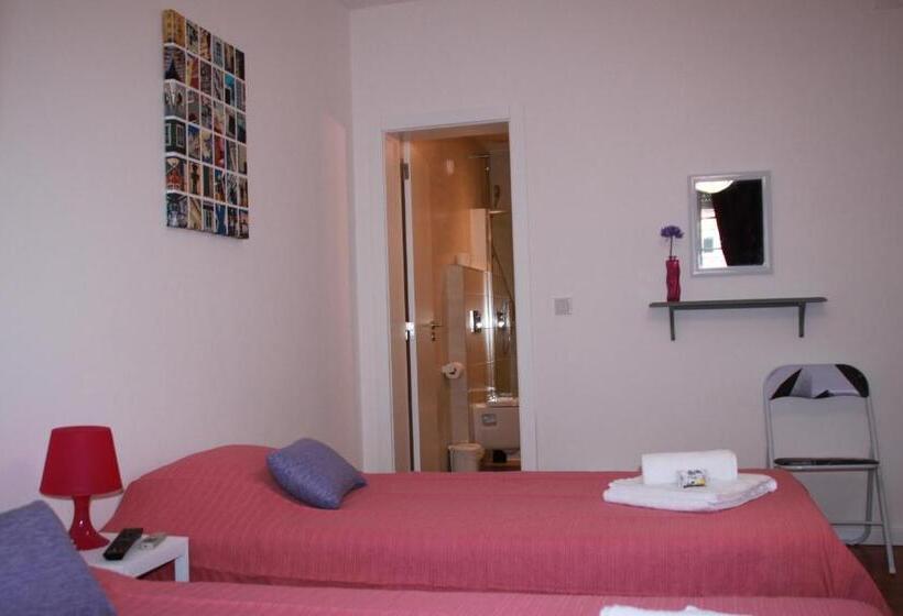 اتاق استاندارد سه نفره, Guest House Guerra Junqueiro Ii