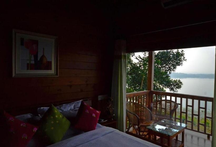 Pokój Standard Trzyosobowy, Room In Guest Room Lakerose Wayanad Resort Water Front Grandeur