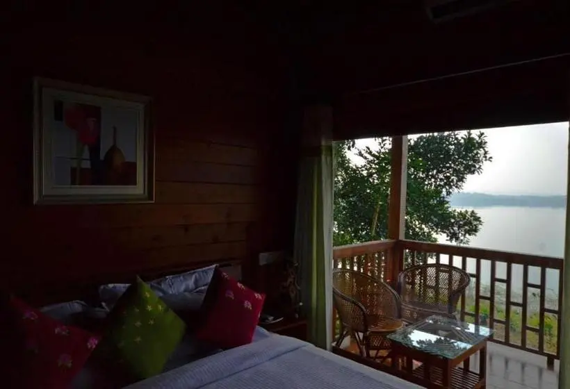 スタンダードトリプルルーム, Room In Guest Room   Lakerose Wayanad Resort   Water Front Grandeur