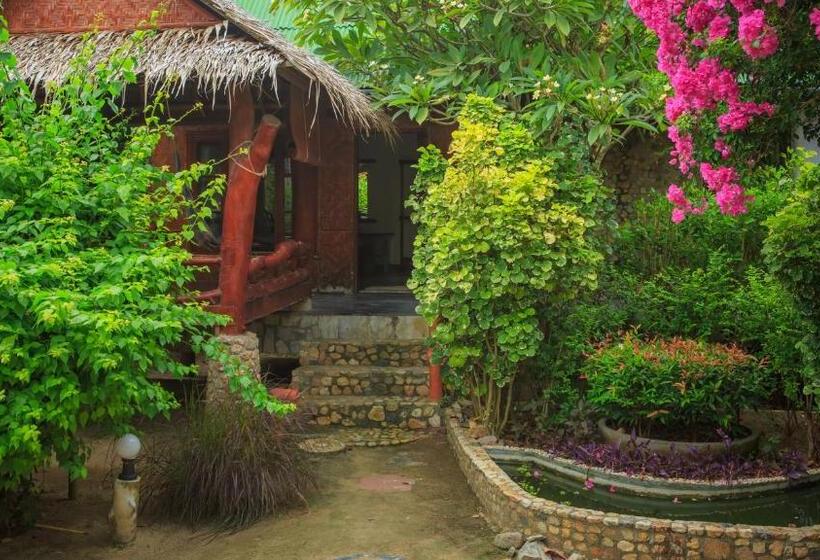 스탠다드 방갈로 정원 전망, Seaflower Bungalows