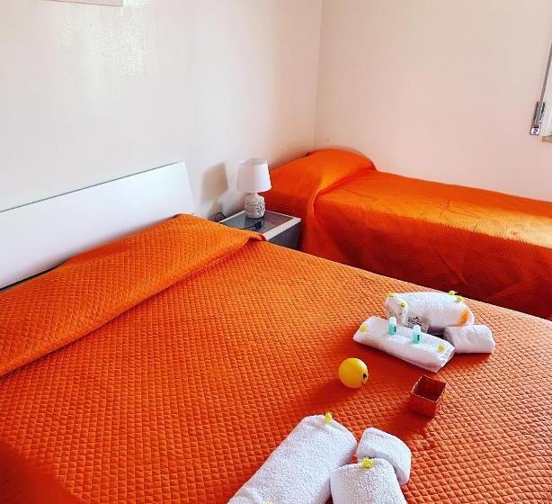 اتاق استاندارد سه نفره, B&b Il Cuore Di Kroton