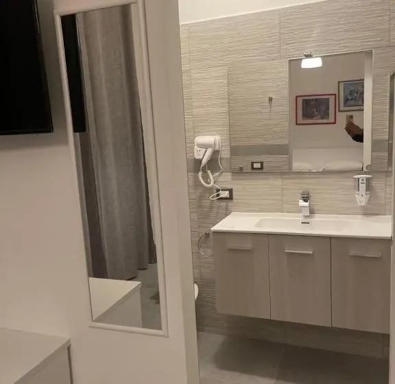 اتاق لوکس با بالکن, B&b Oasi Sul Mare San Salvo Marina