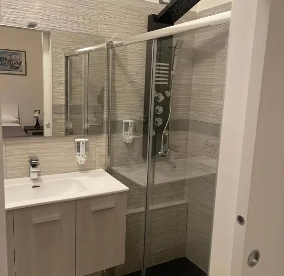 اتاق لوکس با بالکن, B&b Oasi Sul Mare San Salvo Marina