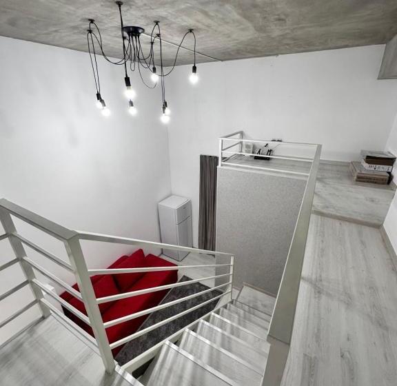 Deluxe Studio, Mandarin