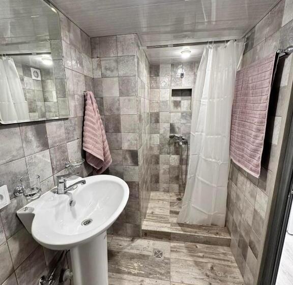 Deluxe Studio, Mandarin