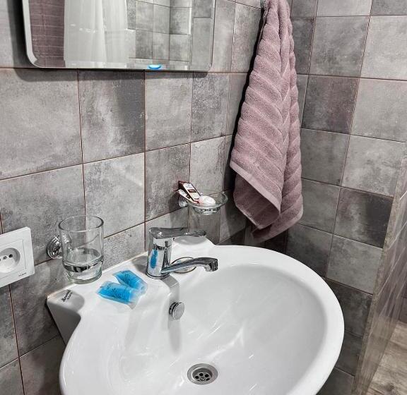 Deluxe Studio, Mandarin