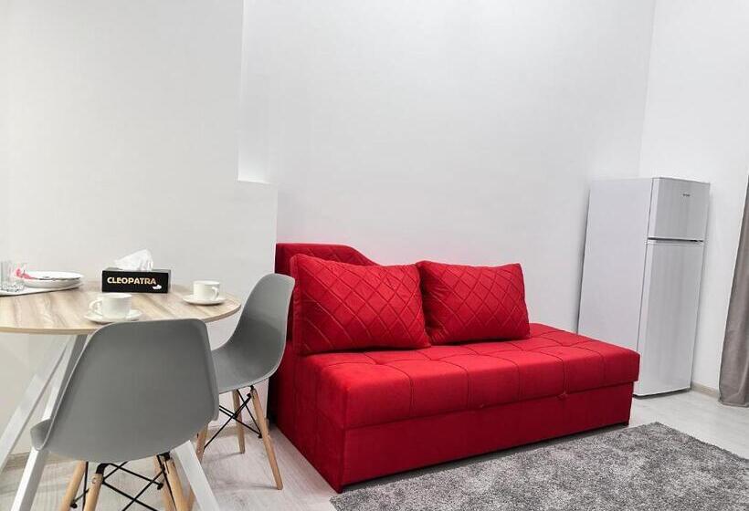 Deluxe Studio, Mandarin