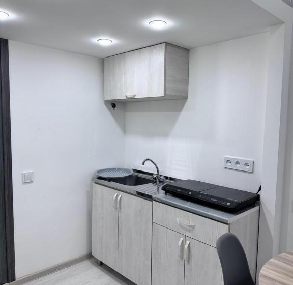 Deluxe Studio, Mandarin