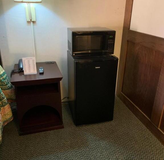 带2个双人床的标准工作室, Rittiman Inn And Suites