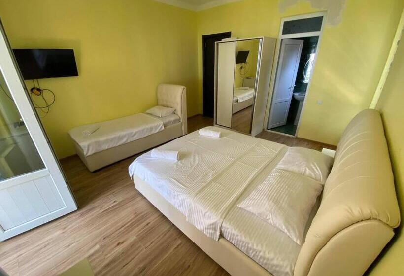 اتاق لوکس سه تخته, Bajo Shekvetili