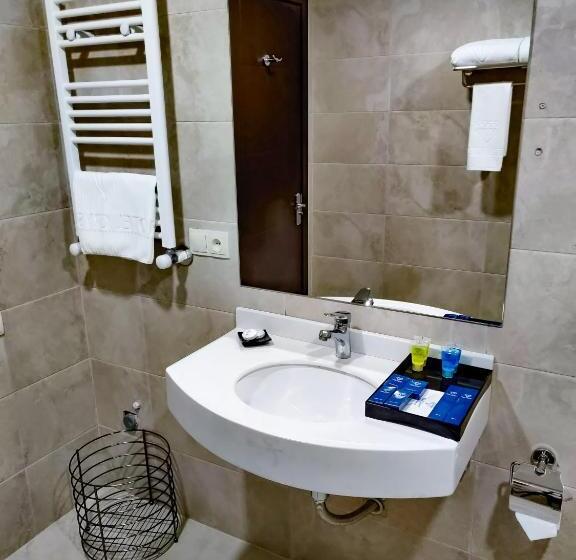 اتاق استاندارد با تخت بزرگ, Crystal Residence