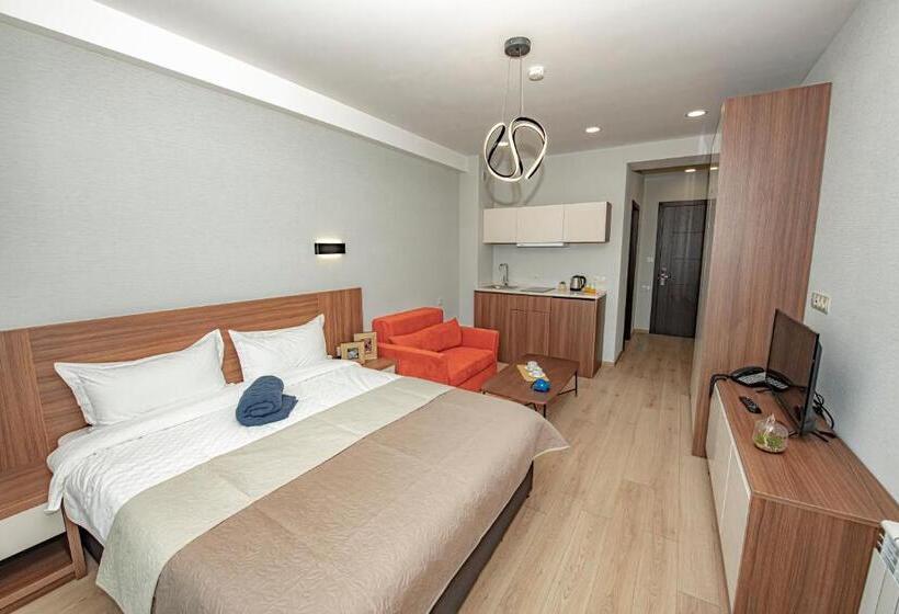 اتاق استاندارد با تخت بزرگ, Crystal Residence