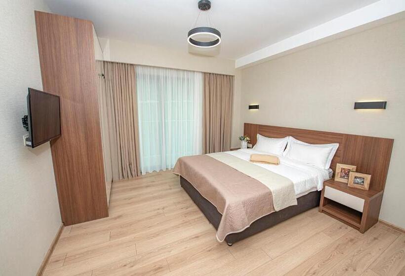 سوییت لوکس, Crystal Residence