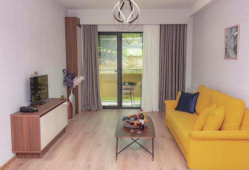 سوییت لوکس, Crystal Residence