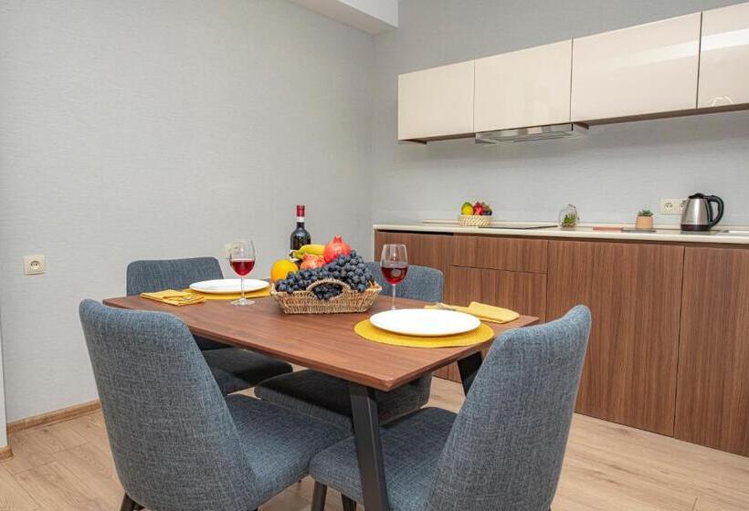 سوییت لوکس, Crystal Residence