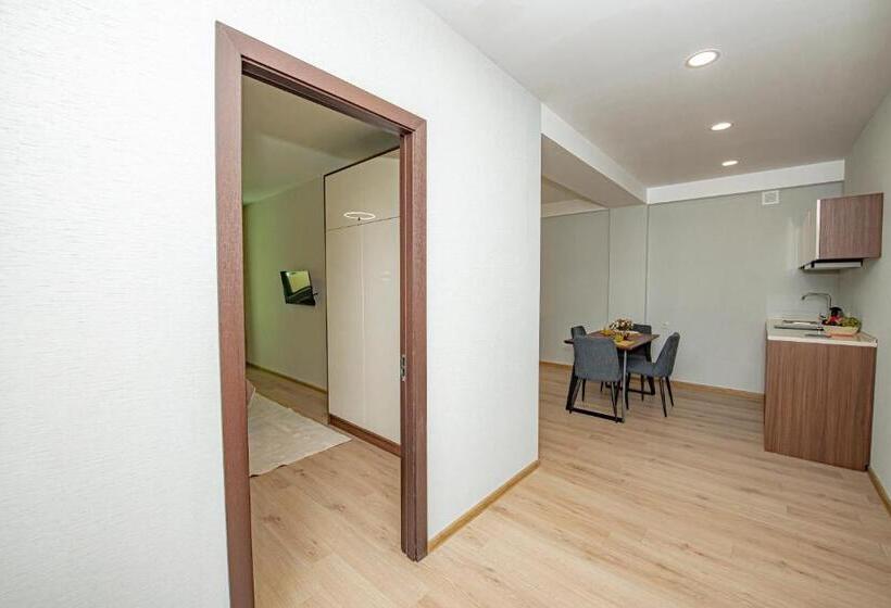 سوییت لوکس, Crystal Residence