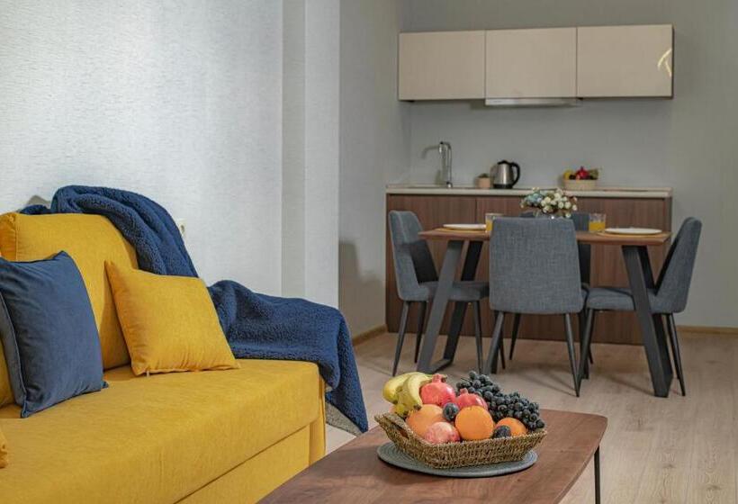 سوییت لوکس, Crystal Residence