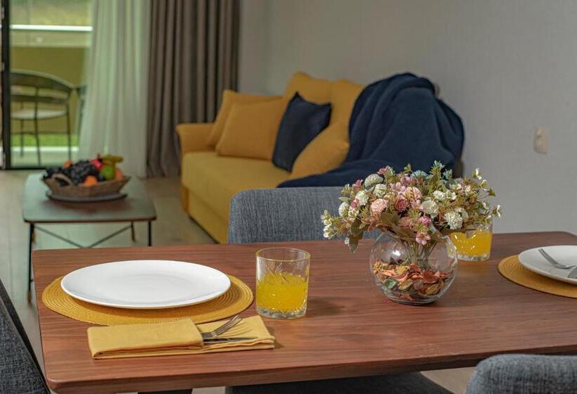 سوییت لوکس, Crystal Residence