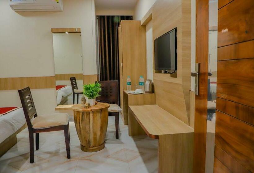 اتاق لوکس, Komal Inn