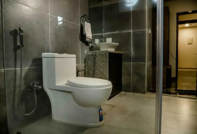 Suite Familiale, Komal Inn