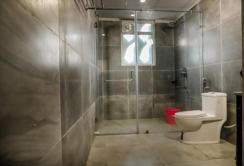 سوییت خانوادگی, Komal Inn