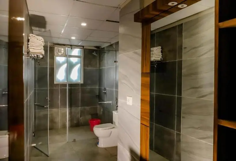 Suite Familiale, Komal Inn