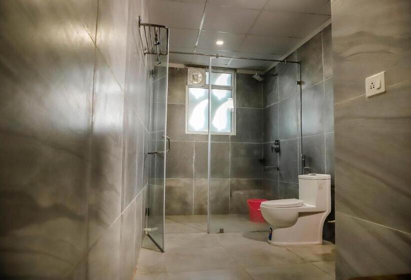 سوییت خانوادگی, Komal Inn