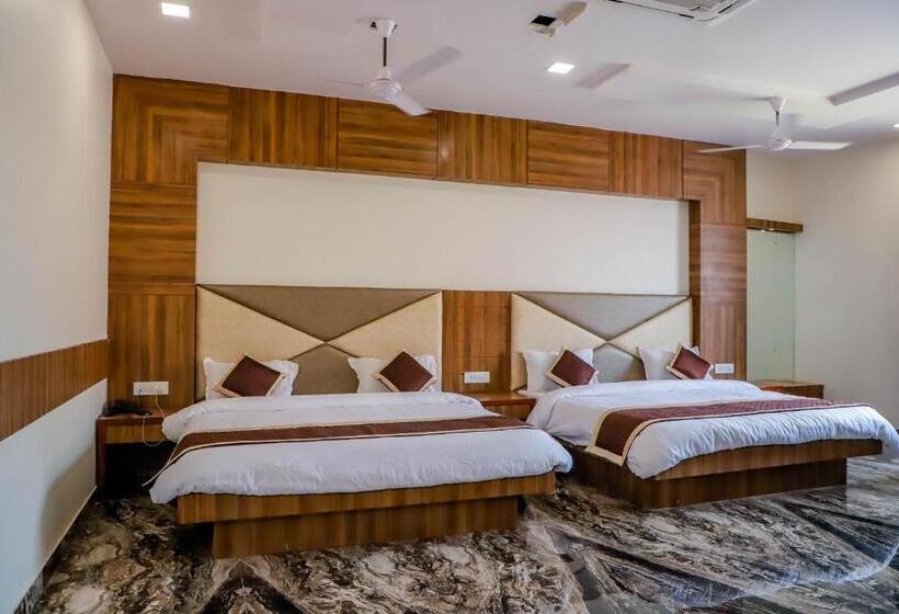 سوییت خانوادگی, Komal Inn