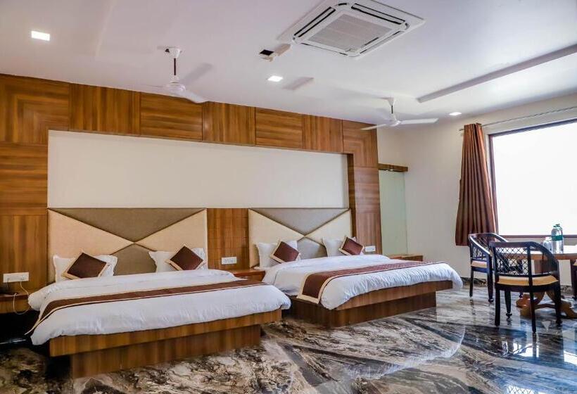 سوییت خانوادگی, Komal Inn