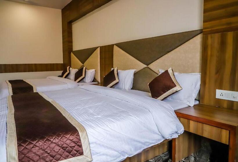 سوییت خانوادگی, Komal Inn