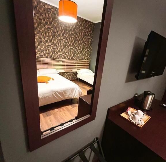 اتاق سه‌نفرۀ استاندارد با سرویس بهداشتی بیرون از اتاق, Prati Comfort