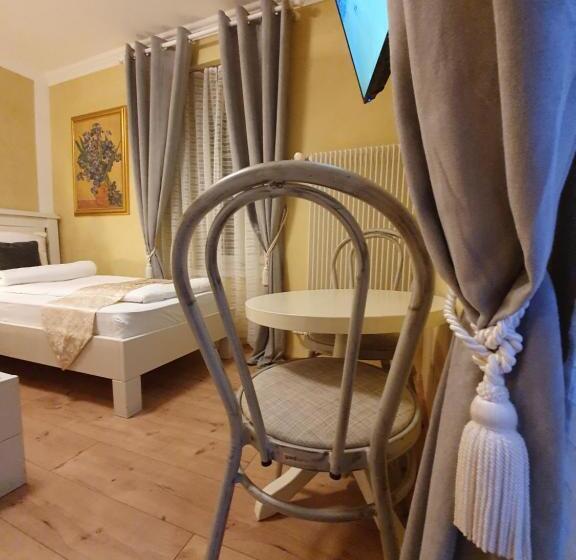 スタンダードトリプルルーム, Esos Hotel Quelle