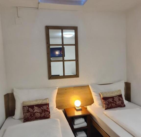 اتاق خانوادگی, Esos Hotel Quelle