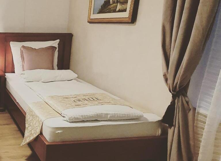 スタンダードトリプルルーム, Esos Hotel Quelle