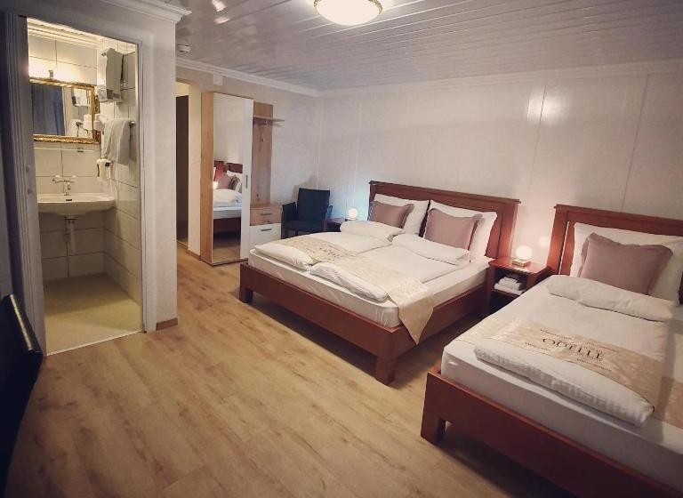 スタンダードトリプルルーム, Esos Hotel Quelle