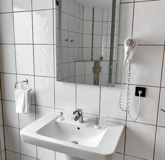 컴포트 룸, Akazienhof