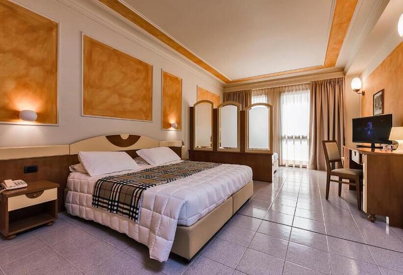 חדר סטנדרט לשלושה, Albergo Papillon