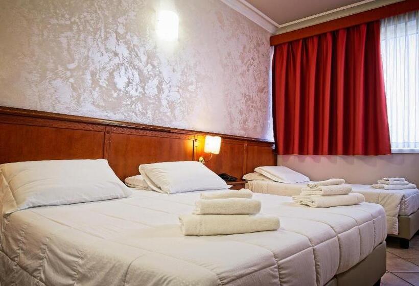 חדר סטנדרט לשלושה, Albergo Papillon