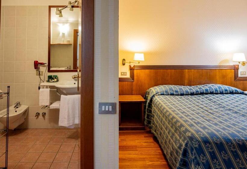 חדר משפחתי דלוקס, Corona & Spa