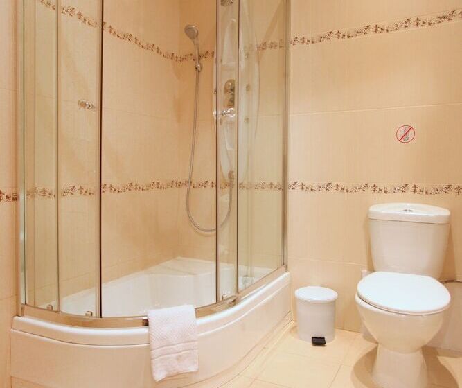 Junior Süit, Ekaterina