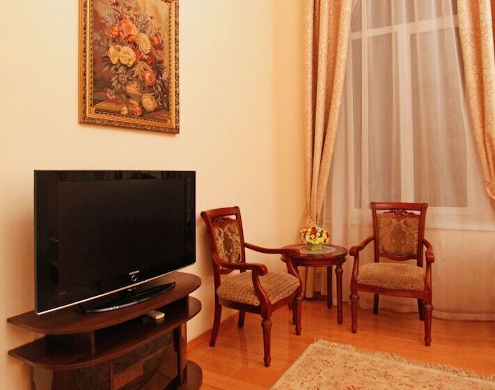 Junior Süit, Ekaterina