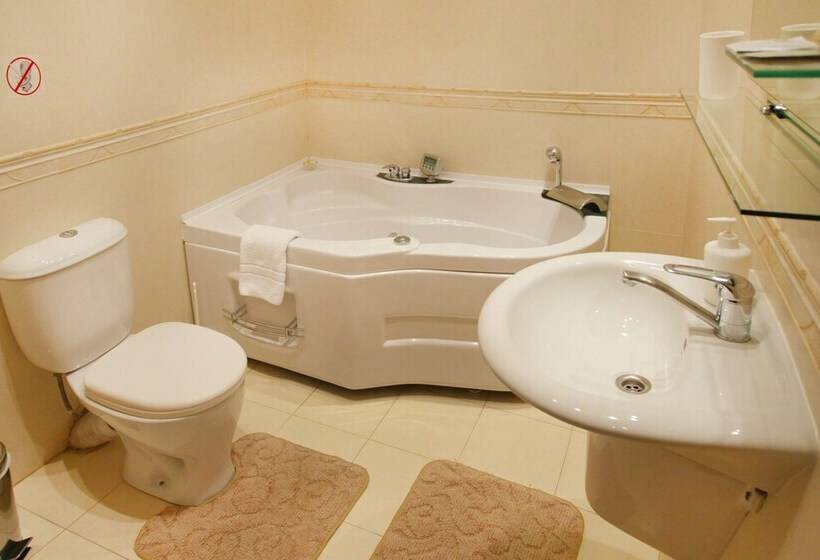 Delüks Süit, Ekaterina