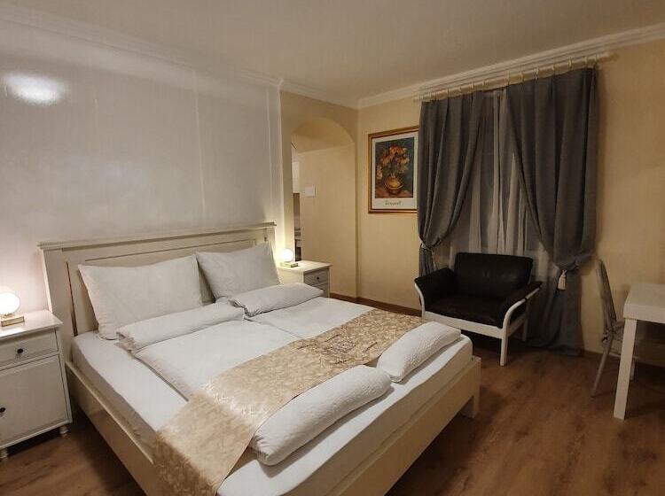 スタンダードトリプルルーム, Esos Hotel Quelle