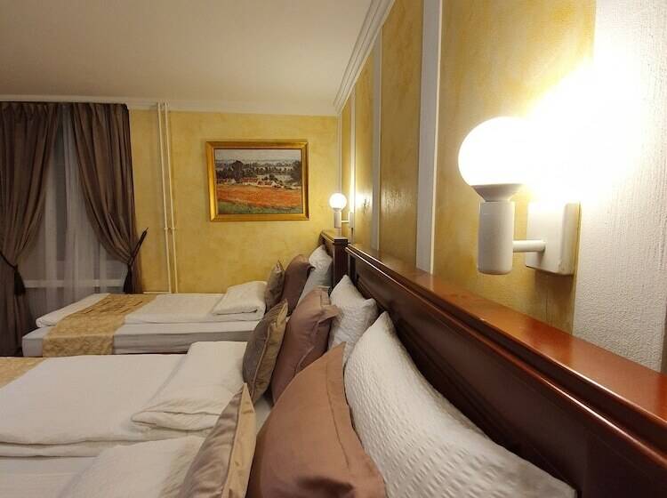 バルコニー付きスタンダードトリプルルーム, Esos Hotel Quelle