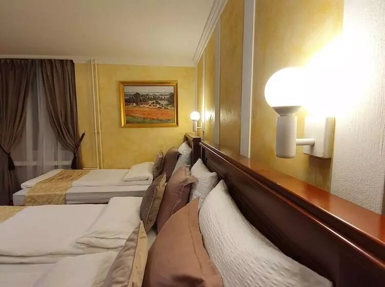 バルコニー付きスタンダードトリプルルーム, Esos Hotel Quelle
