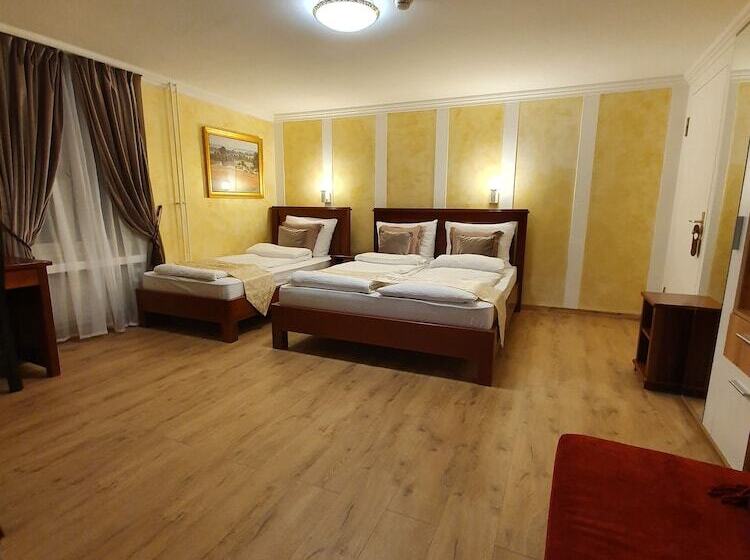 バルコニー付きスタンダードトリプルルーム, Esos Hotel Quelle