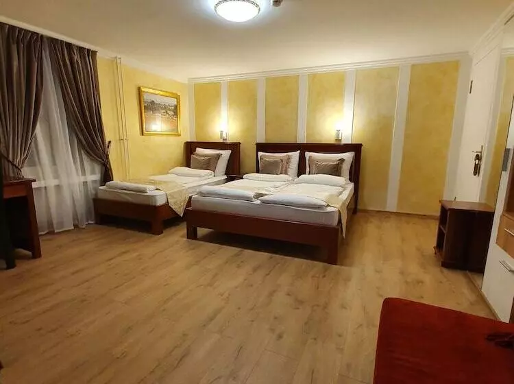 バルコニー付きスタンダードトリプルルーム, Esos Hotel Quelle