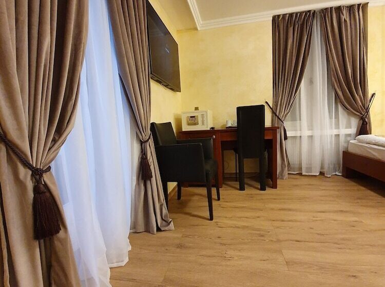 バルコニー付きスタンダードトリプルルーム, Esos Hotel Quelle