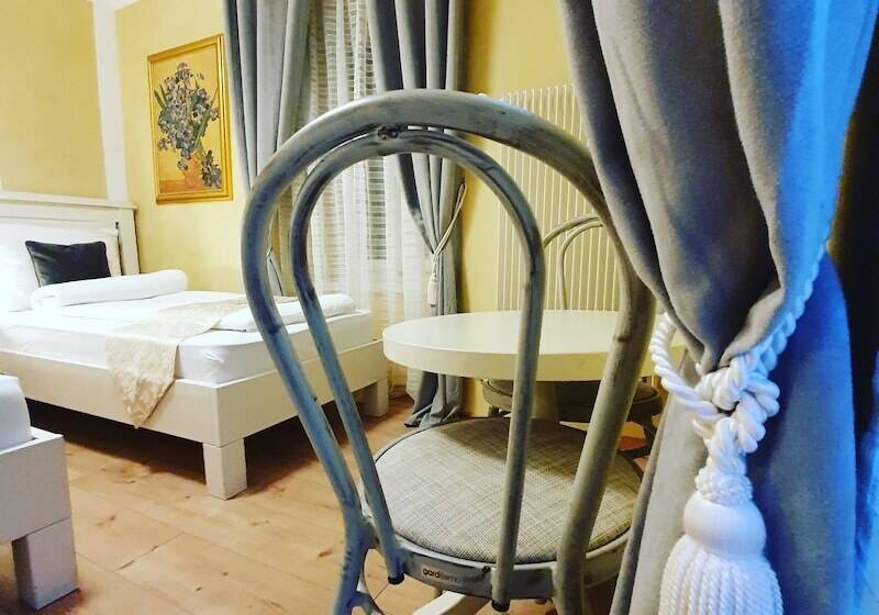 スタンダードトリプルルーム, Esos Hotel Quelle